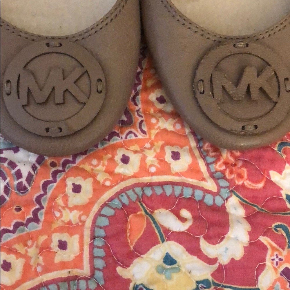 Shoes - Picture 2 of 4